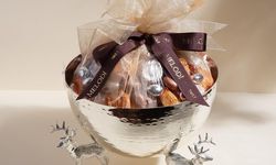 Hastane Odası İkramlıklarında Yeni Moda: Melodicikolata.com'un Metal Kutulu Şık Bebek Çikolatası Serisi