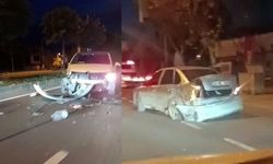 Pamukova'da iki otomobil çarpıştı