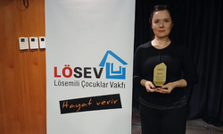 SAÜ’lü Akademisyene Lösev’den ikinci kez gönüllülük ödülü