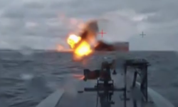 Karadenizde petrol tanker gemisine saldırı anı