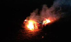Alkoliklerin mesken tuttuğu baraka alev alev yandı