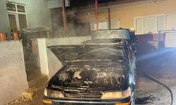 Park halindeki otomobilde yangın çıktı