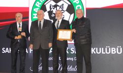 Harmanlıkspor ödülünü aldı