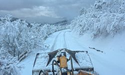 Büyükşehir’den güncel kar raporu: 31 yol açıldı, 4’ünde çalışma sürüyor