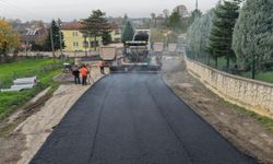 Hendek'te sıcak asfalt çalışmaları sürüyor