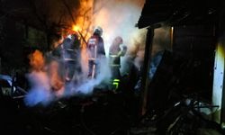 Yaşlı çift yangında dumandan etkilendi