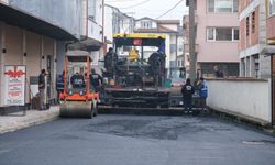 İstiklal Mahallesi’nde asfalt serimi çalışması