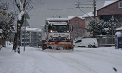 Hendek'te karla mücadele çalışmaları aralıksız sürüyor