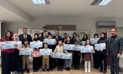 Adapazarı'nda 'Dilimizin Zenginlikleri' yarışmasında dereceye girenler ödüllendirildi