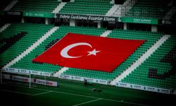 Stadyuma dev Türk bayrağı