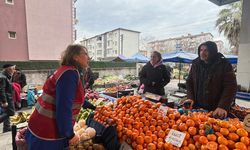 CHP İl Kadın Kolları pazaryerinden iktidara ses yükseltti: “Bütçe halk için değilse, kimin için?”