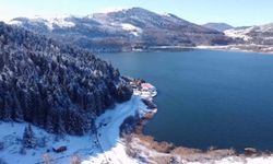 Abant Gölü'nde kış güzelliği