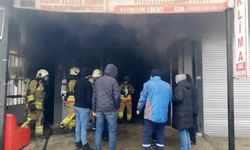 Kapalı dükkandan çıkan dumanı fark etti, sanayi çarşısını kurtardı