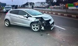 Bilecik'te direksiyon hakimiyetini kaybeden sürücü bariyere çarptı