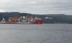 Türk sondaj gemisi Yıldırım Çanakkale Boğazı'ndan geçti