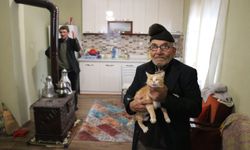 Yanan evinin önünde kedisine sarıldığı fotoğrafla tanınan Ali Meşe'ye acı veda