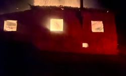 Tek katlı ev yandı