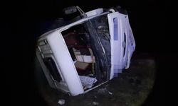 Kamyon şarampole uçtu