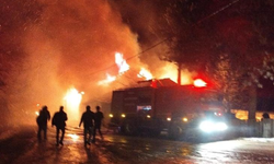 İki katlı ev alevlere teslim oldu