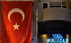 Bayrağımıza saldırıya sert tepki; Dev Türk Bayrağı asıldı