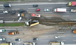 Kuzey Marmara Otoyolu’nda hafriyat kamyonu yan yattı