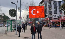 Akyazı’da reklam panoları Türk bayrağıyla süslendi