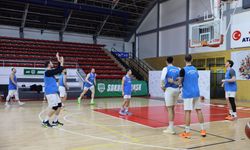Büyükşehir Basketbol’da Başantrenör ve oyunculardan ortak mesaj: “Salonu dolduralım”