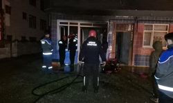 Isınmak için yaktığı ateş, yangına neden oldu