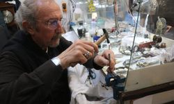 Okuldan vazgeçti, ömrünü akrep ve yelkovana adadı