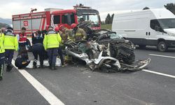 TEM'de otomobil tıra çarptı: 1 ölü, 1 yaralı