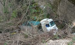 Şarampoler uçan tırın sürücüsü yaralandı