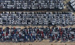 Liman sıfır otomobiller ile doldu