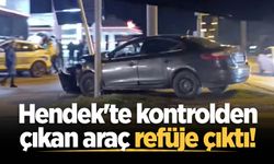 Hendek'te kontrolden çıkan araç refüje çıktı!