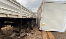 Konteyner ile tır dorsesi arasında sıkışan işçi yaralandı