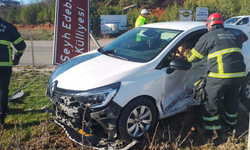 İki otomobil çarpıştı: 3 yaralı