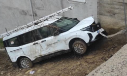 Evin bahçesine girdi