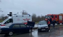 D-100'de iki otomobil çarpıştı, 1 kişi yaralandı