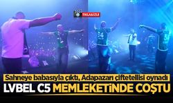 Lvbel C5 memleketinde coştu! Sahnede babasıyla Adapazarı çiftetellisi oynadı