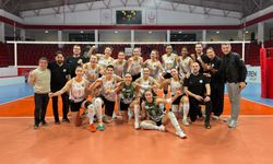 Sakarya Voleybol'dan Play-Off öncesi önemli galibiyet