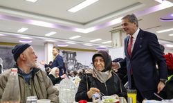 Başkan Alemdar, 65 yaş üstü vatandaşlarla aynı sofradaydı