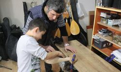 Sakaryalı usta tam 34 yıldır bu işi yapıyor: Çırak bulamayınca oğluna öğretmeye başladı!