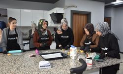 Kadınlar bu kursta hem öğreniyor, hem ailelerine destek oluyor
