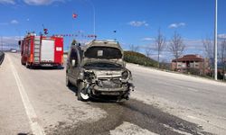 Bilecik'te kontrolden çıkan araç refüje çarptı