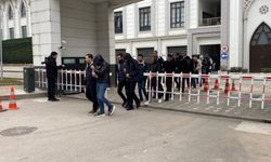 Sakarya'ya uzanan 105 milyonluk dolandırıcılık operasyonunun 25 zanlısı adliyeye sevk edildi