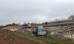 Bilecik'te direksiyon hakimiyetini kaybeden sürücü tarlaya uçtu: 1 yaralı