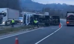 Çimento tankeri devrildi: 1 yaralı