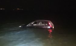 Otomobil göle uçtu