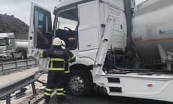 Mazot yüklü tanker kontrolden çıkarak karşı şeride geçti