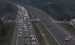 Bolu'da tatilcilerin dönüş yoğunluğu: Kilometrelerce araç kuyruğu oluştu