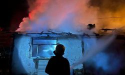 Kullanılmayan ev alev alev yandı